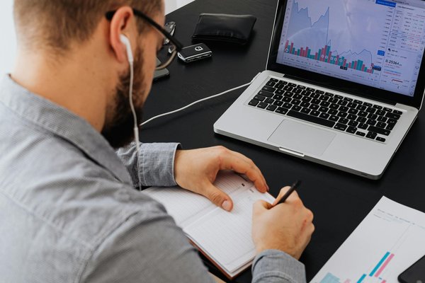 L'impact écologique de l'ordinateur de bureau: une réalité souvent ignorée